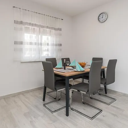 Apartman By The Sea - 18881 *