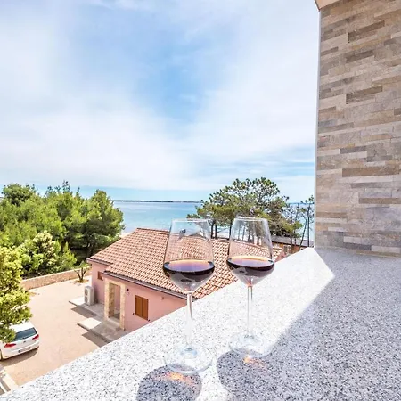 By The Sea - 18881 * Vir