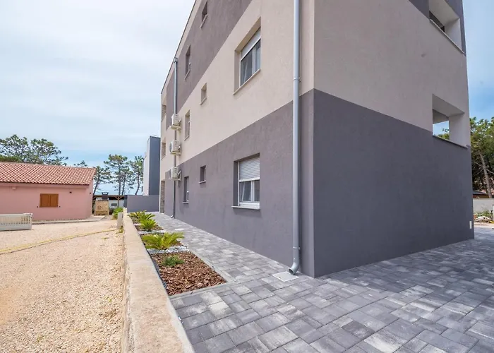 By The Sea - 18881 * Vir