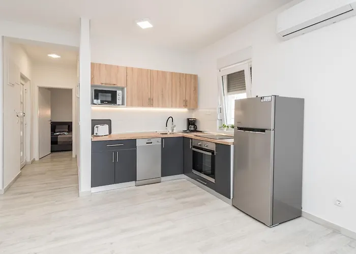 By The Sea - 18881 Apartman