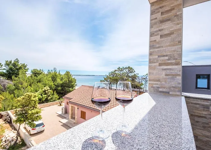 By The Sea - 18881 * فير