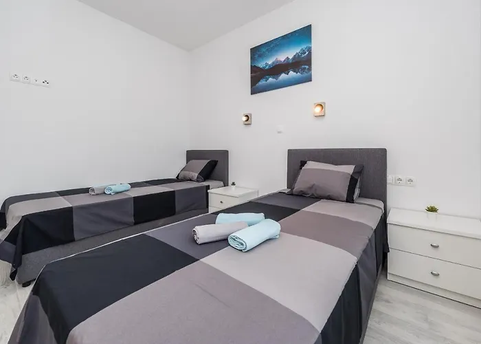 By The Sea - 18881 Apartman